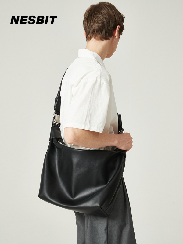 Muška crossbody torba od PU kože, gradski minimalistički stil, otporna na trošenje, zaštita od krađe, velik kapacitet, jednofarbni dizajn.