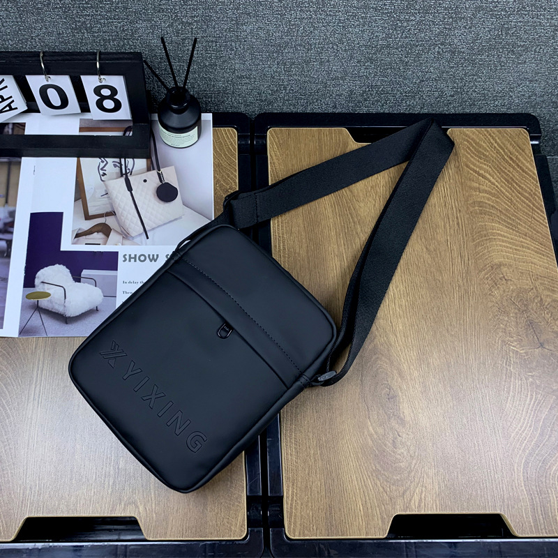 Muška crossbody torba, gradski street stil, PU materijal, poliesterska podstava, jednobojna, jesen 2023