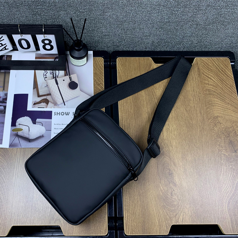 Muška crossbody torba, gradski street stil, PU materijal, poliesterska podstava, jednobojna, jesen 2023