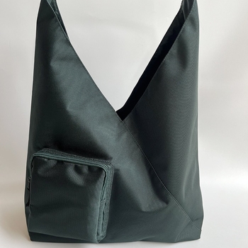 Crossbody torba u urbanom minimalističkom stilu, poliester materijal, tote stil, velik kapacitet, jedna naramenica
