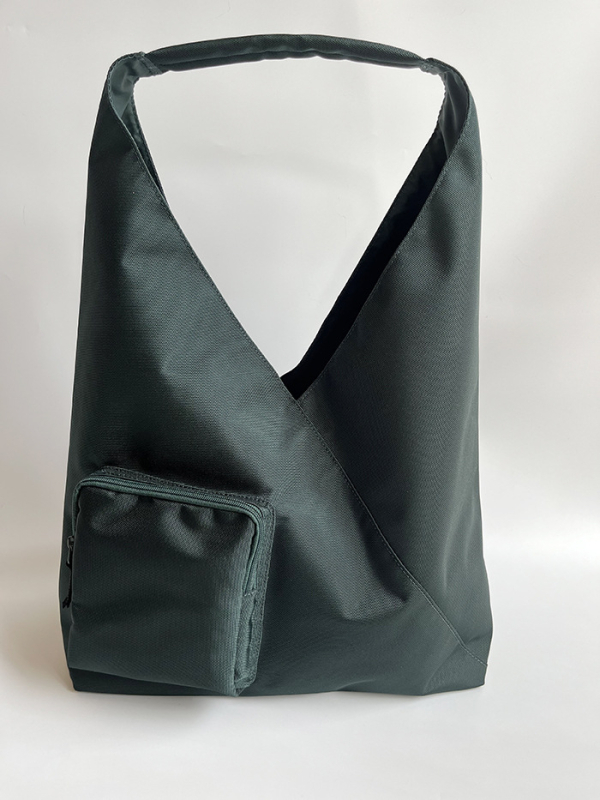 Crossbody torba u urbanom minimalističkom stilu, poliester materijal, tote stil, velik kapacitet, jedna naramenica