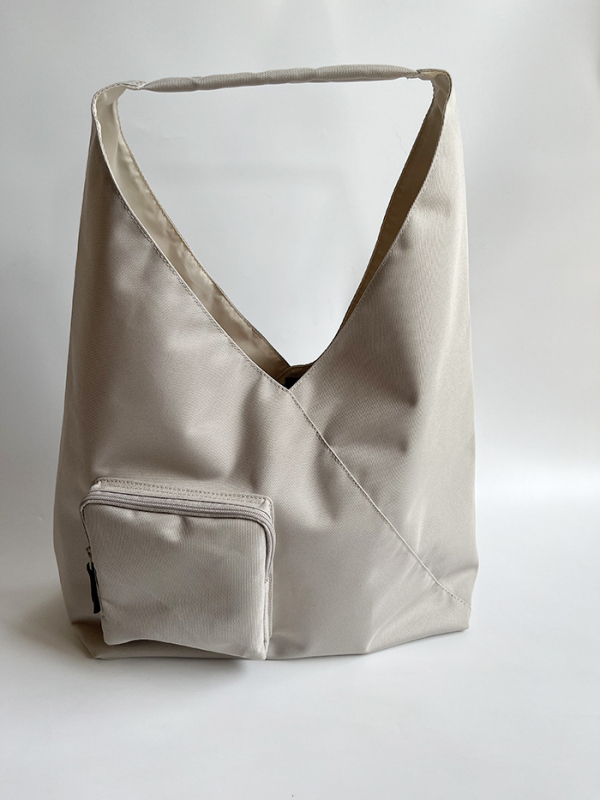 Crossbody torba u urbanom minimalističkom stilu, poliester materijal, tote stil, velik kapacitet, jedna naramenica