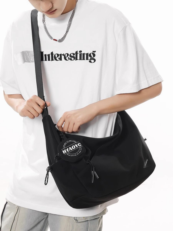 Muška crossbody torba u uličnoj stilu — najlon, prozračna i ultra lagana, jednobojna podstava od poliestera, ljeto 2025