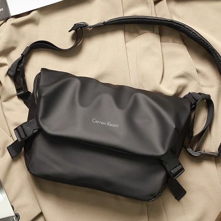 Geantă crossbody pentru bărbați, stil urban minimalist, țesătură Oxford, impermeabilă, ultra-ușoară, rezistentă la uzură, model cu litere, căptușeală din poliester