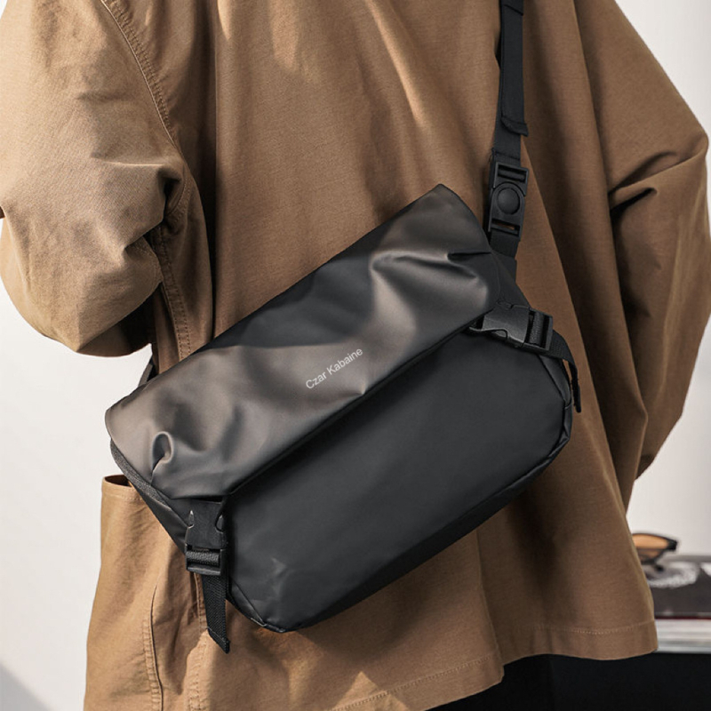 Geantă crossbody pentru bărbați, stil urban minimalist, țesătură Oxford, impermeabilă, ultra-ușoară, rezistentă la uzură, model cu litere, căptușeală din poliester