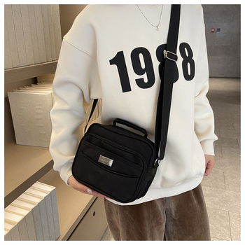 Muška platnena messenger torba, gradski stil, iznimno lagana, stane 12-inčni prijenosnik