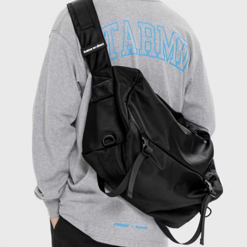 Unisex PU crossbody torba za sport i putovanja, prozračna podstava od najlona, jednobojni uzorak.