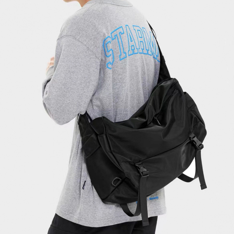 Unisex PU crossbody torba za sport i putovanja, prozračna podstava od najlona, jednobojni uzorak.