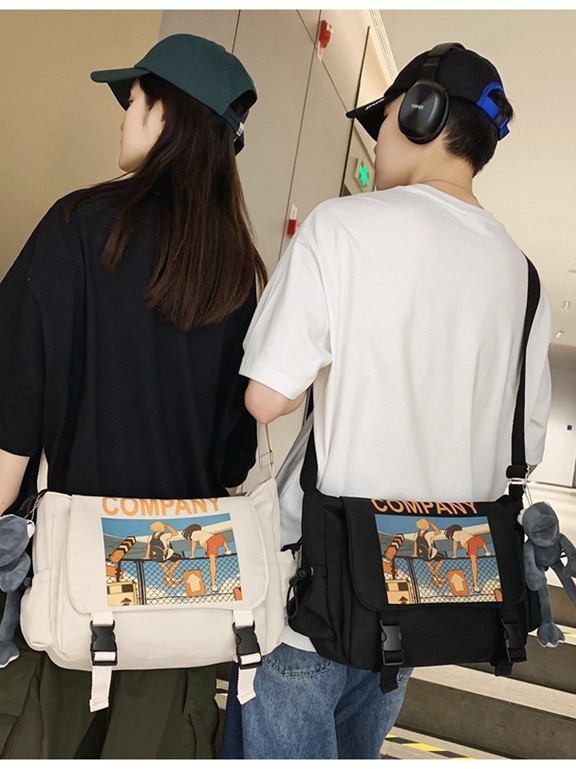 Torba crossbody uličnog stila s Oxford materijalom, envelope stil, unutarnja podstava od najlona, horizontalni kvadratni oblik, zatvaranje poklopcem, jedna naramenica, džepovi za telefon i dokumente, laminirani džep s patentnim zatvaračem, unutarnji mezzan