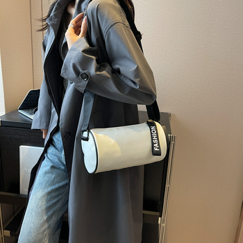 Cilindrična crossbody torba od Oxford platna sa zatvaračem, džep za telefon, poliester podstava, s jednim remenom
