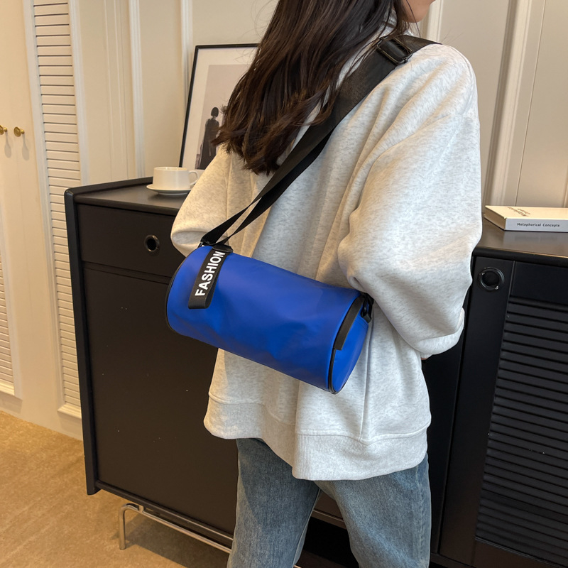 Cilindrična crossbody torba od Oxford platna sa zatvaračem, džep za telefon, poliester podstava, s jednim remenom