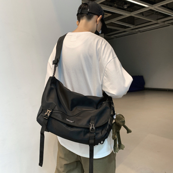 Férfi crossbody táska nylonból – terheléscsökkentő funkció, Kangxiu bags, egyszínű design, poliészter bélés