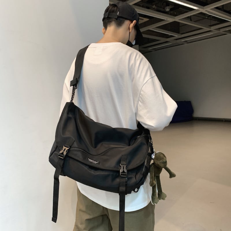 Férfi crossbody táska nylonból – terheléscsökkentő funkció, Kangxiu bags, egyszínű design, poliészter bélés