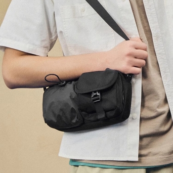 Dkallee Muška crossbody torba za slobodno vrijeme putovanja – ultra lagana, otporna na habanje, proširiva, poliester