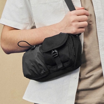 Dkallee Muška crossbody torba za slobodno vrijeme putovanja – ultra lagana, otporna na habanje, proširiva, poliester