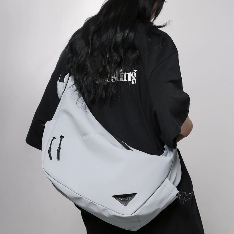 Férfi nejlon keresztpántos oldaltáska — utcai stílus, légáteresztő, 10 hüvelykes laptop rekesz, poliészter bélés