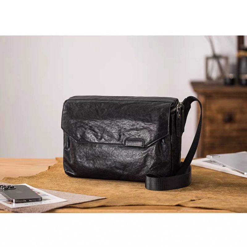 Muška crossbody torba — poliester; podstava: teleća koža; namjena: rekreacijska putovanja (Materijal: poliester; Podstava: teleća koža; Namjena: rekreacijska putovanja)