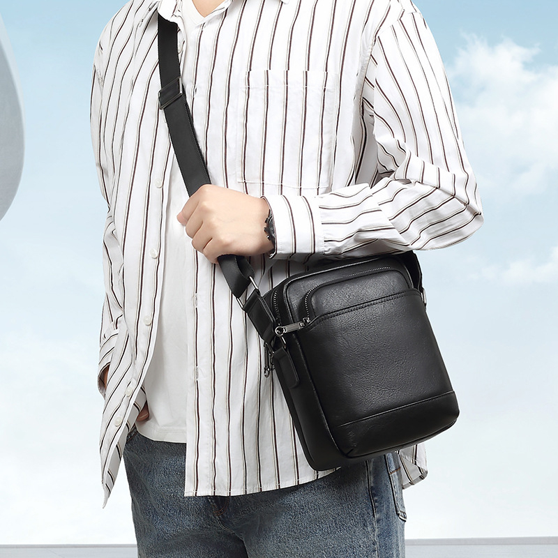 Muška torba preko ramena s crossbody remenom — koža prvog sloja tele, podstava od poliestera, Bolio, urbani minimalistički stil