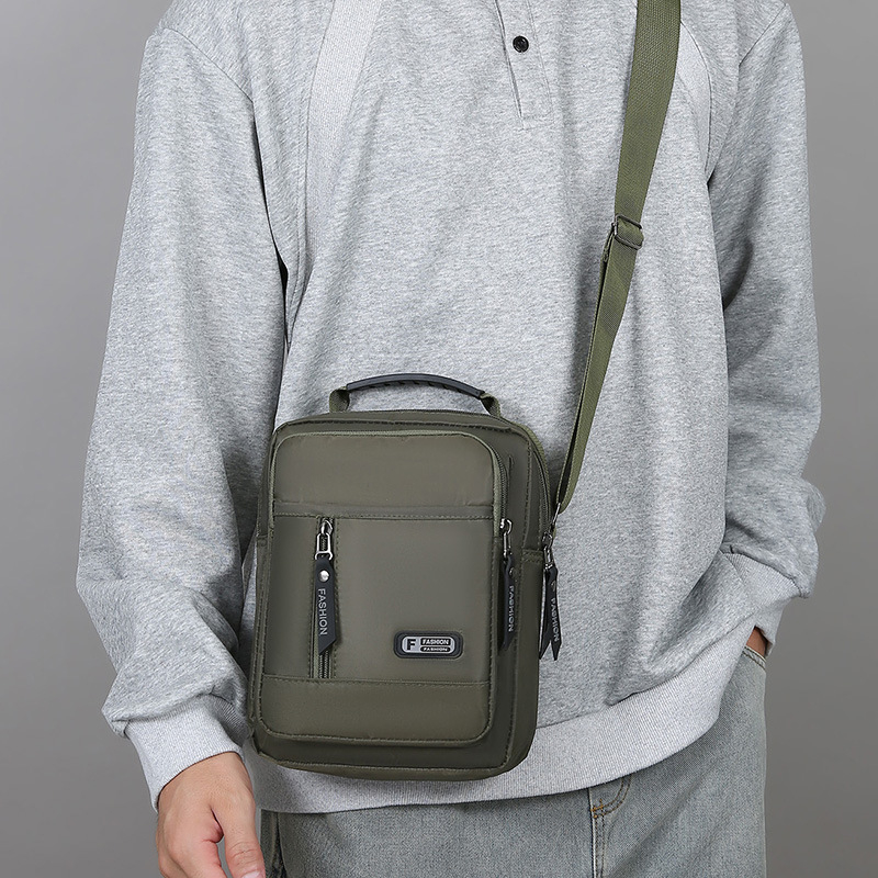 Muška torba preko ramena od najlona, urban minimalistički stil, svakodnevna uporaba