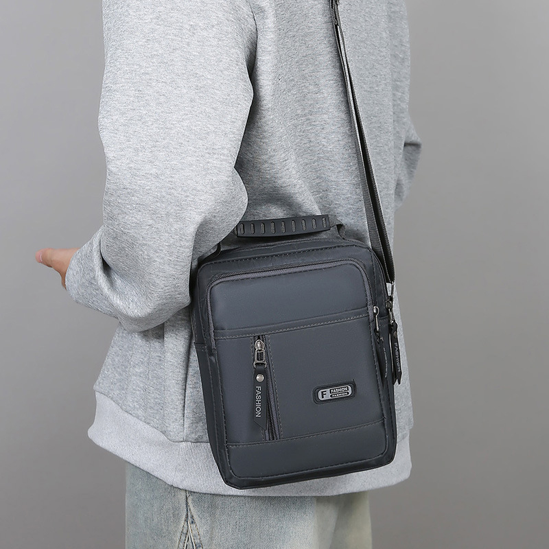 Muška torba preko ramena od najlona, urban minimalistički stil, svakodnevna uporaba