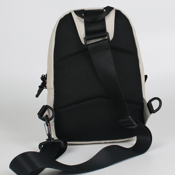 Muška crossbody torba preko ramena, urban minimalistički stil, platnena tkanina, poliester podstava, ljeto 2024
