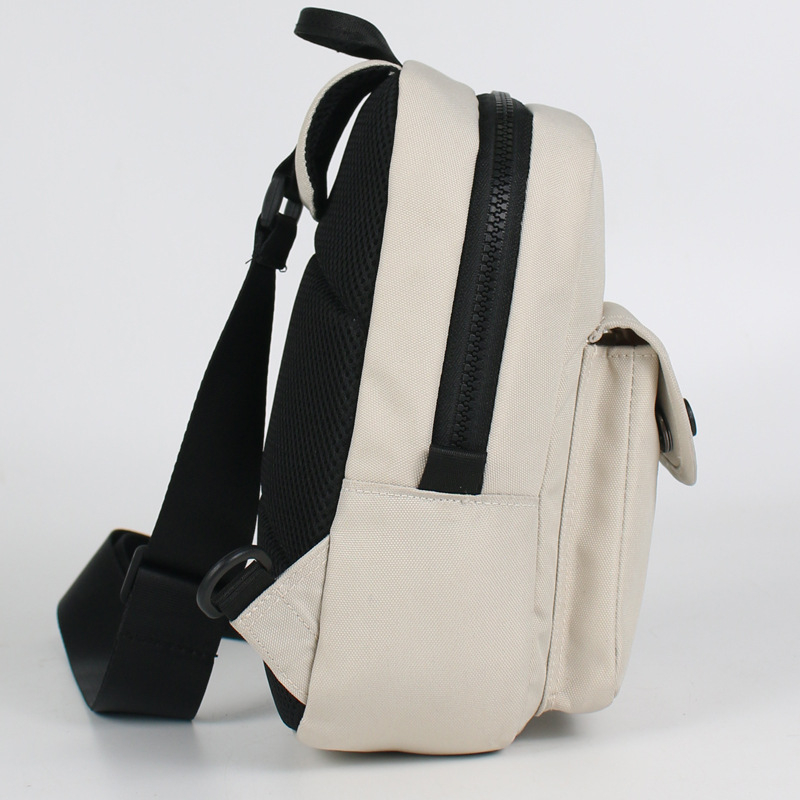Muška crossbody torba preko ramena, urban minimalistički stil, platnena tkanina, poliester podstava, ljeto 2024