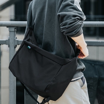 Muška crossbody torba — japanskog stila, trendi, casual (Materijal: Nylon; Podstava: Nylon; Godina/Sezona: proljeće 2023; Spol: Muškarac; Upotreba: Poslovno putovanje)