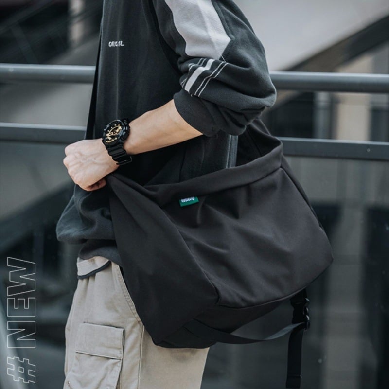 Muška crossbody torba — japanskog stila, trendi, casual (Materijal: Nylon; Podstava: Nylon; Godina/Sezona: proljeće 2023; Spol: Muškarac; Upotreba: Poslovno putovanje)