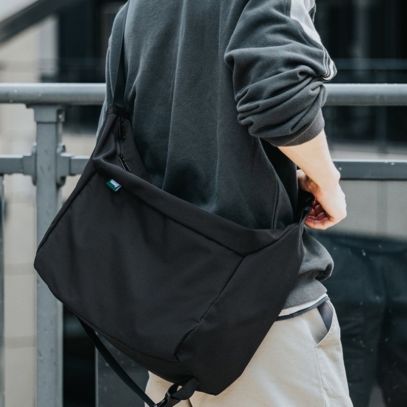 Muška crossbody torba — japanskog stila, trendi, casual (Materijal: Nylon; Podstava: Nylon; Godina/Sezona: proljeće 2023; Spol: Muškarac; Upotreba: Poslovno putovanje)
