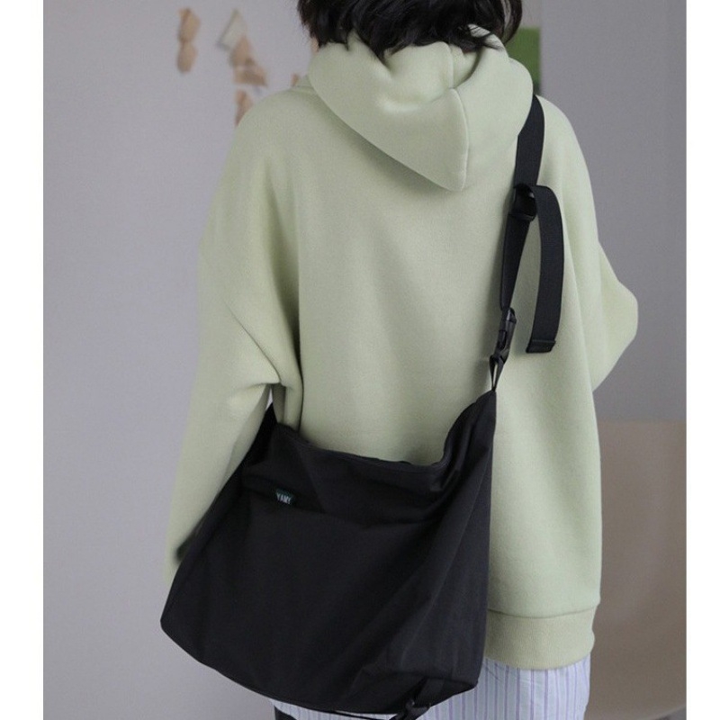 Muška crossbody torba — japanskog stila, trendi, casual (Materijal: Nylon; Podstava: Nylon; Godina/Sezona: proljeće 2023; Spol: Muškarac; Upotreba: Poslovno putovanje)