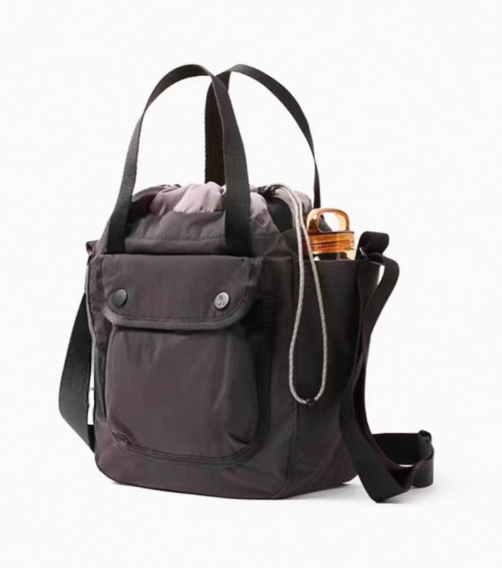 Muška crossbody bucket torba – Nylon, ultra lagana, proljeće 2025