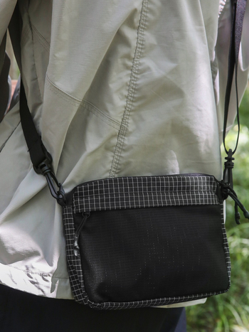 Muška crossbody torba - ultra lagana nylon, prugasti uzorak, podstava poliester, svakodnevna uporaba