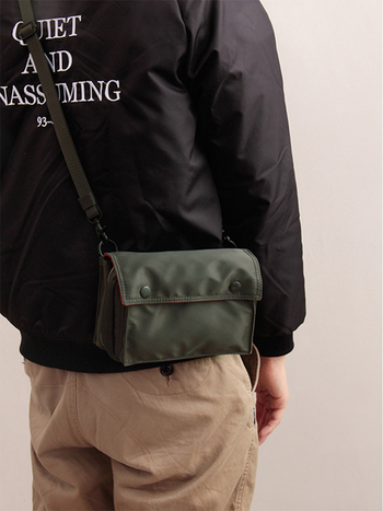 Muška crossbody torba, vodootporan najlon, svakodnevna upotreba, odgovara 8-inčnom prijenosniku