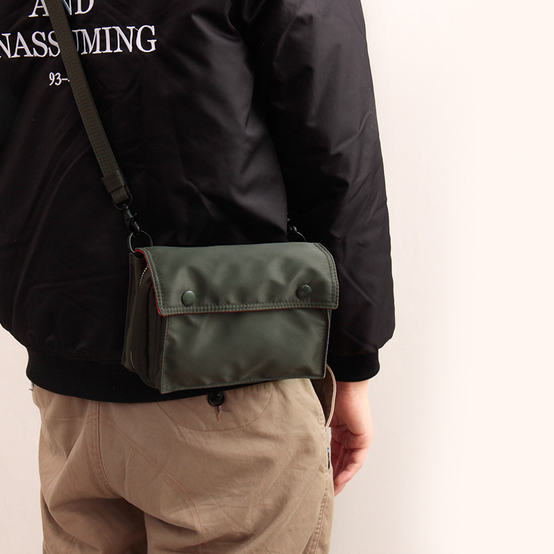 Muška crossbody torba, vodootporan najlon, svakodnevna upotreba, odgovara 8-inčnom prijenosniku