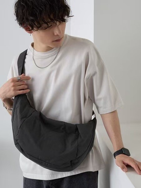 Muška crossbody torba - ultralak najlon, geometrijski uzorak, velika kapaciteta, kompatibilna s 10-inčnim prijenosnikom, široka naramnica