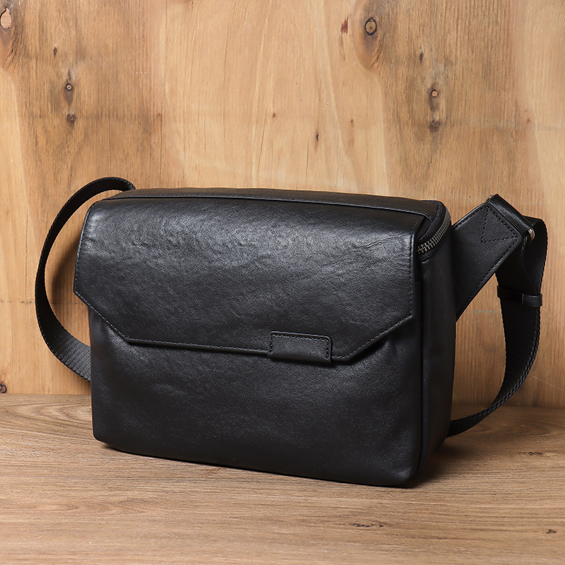 Muška kožna messenger torba, gradski minimalistički stil, koža prvog sloja, otporna na habanje, podstava od poliestera i pamuka