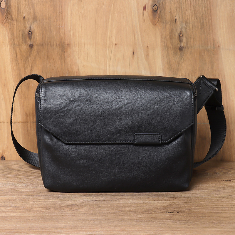 Muška kožna messenger torba, gradski minimalistički stil, koža prvog sloja, otporna na habanje, podstava od poliestera i pamuka