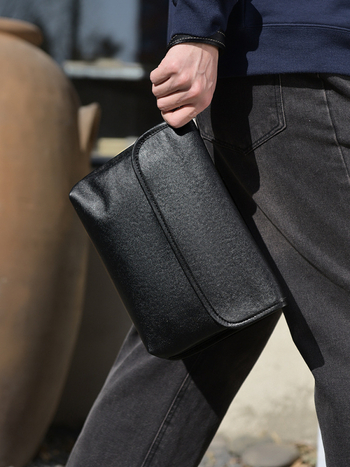 Muška crossbody torbica od prave kože, gradski minimalistički stil, podstava od teleće kože