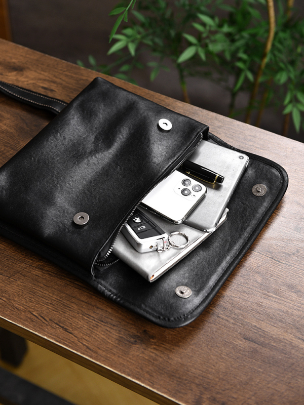 Muška crossbody torbica od prave kože, gradski minimalistički stil, podstava od teleće kože