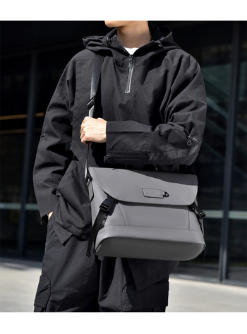 Muška crossbody torba u ulicnom stilu, s velikim unutarnjim odjeljkom, vodootporan Oxford materijal, prozračna podstava od poliestera