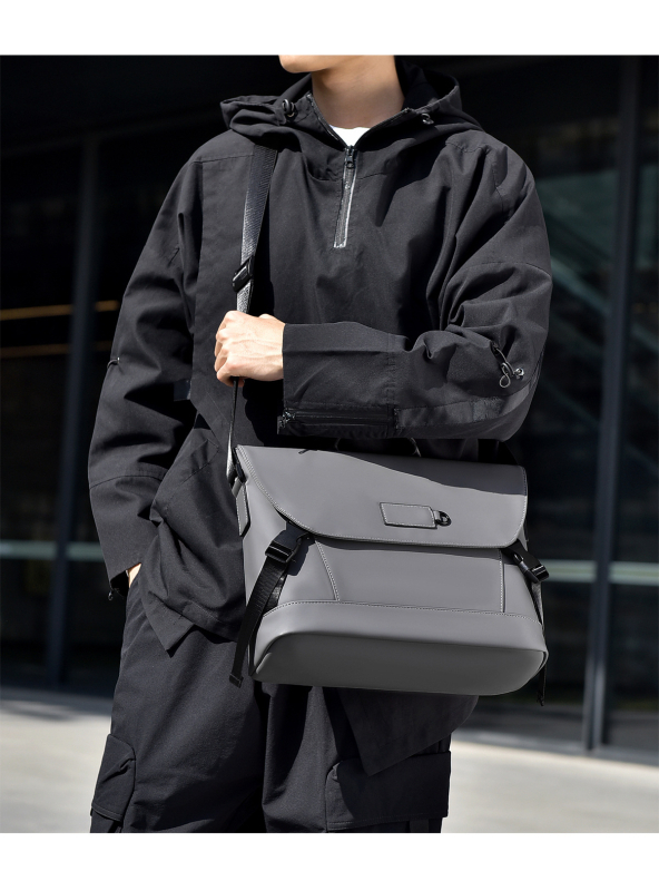 Muška crossbody torba u ulicnom stilu, s velikim unutarnjim odjeljkom, vodootporan Oxford materijal, prozračna podstava od poliestera