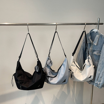 Muška crossbody torba, gradski stil, najlon, prozračna i ultra lagana, podstava od poliesteru