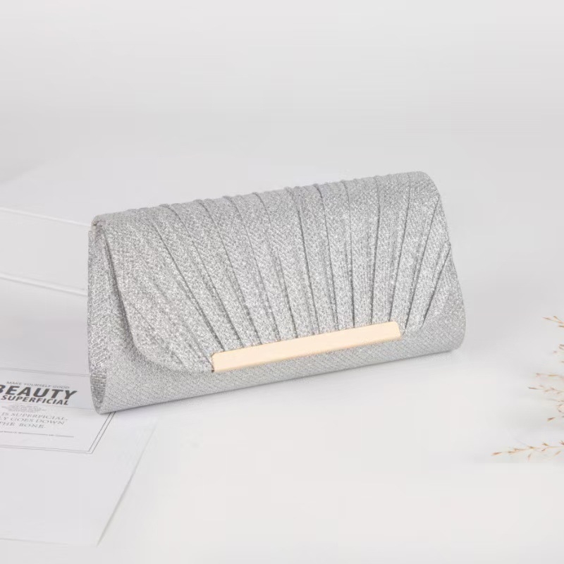 Mini horizontalno kvadratna clutch torbica s magnetskom kopčom, sintetička vlakna, poliester podstava, unutarnji pretinac za telefon i osobnu iskaznicu