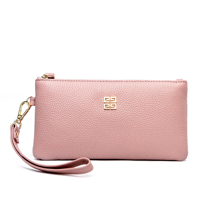 Női clutch táska valódi bőrből, vízszintes négyzet alakú, cipzáras zárás, belső telefonzseb, poliészter bélés.