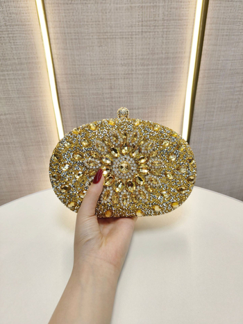 Crossbody estélyes clutch táska, Box-stílus, ovális alak, poliészter, nyitott zárás, belső zsebek telefonra és személyi igazolványra, merev kivitel, 2025 tavasz