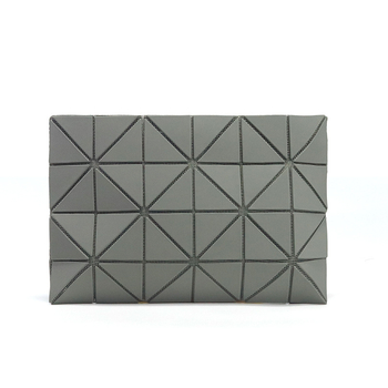 Sminktáska geometriai rombusz formával, envelope-pack stílusban, PVC anyag, vízszintes négyszögletes forma, nyitott tetejű, belső cipzáras zseb