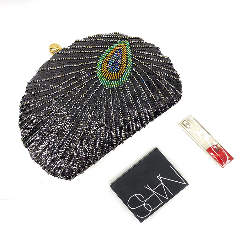 Geantă în formă de scoică, stil chinezesc, lucrată manual cu paiete, închidere cu lacăt, poliester, compartimente pentru telefon și pentru card de identificare