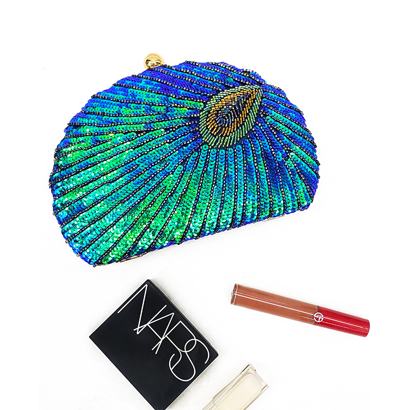 Geantă în formă de scoică, stil chinezesc, lucrată manual cu paiete, închidere cu lacăt, poliester, compartimente pentru telefon și pentru card de identificare