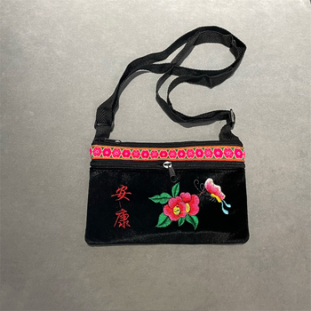 Ženska torba u etno-literarnom stilu, pliš materijal, vodoravnom kvadratnom oblika, zatvaranje na zip, unutarnja džep sa zipom