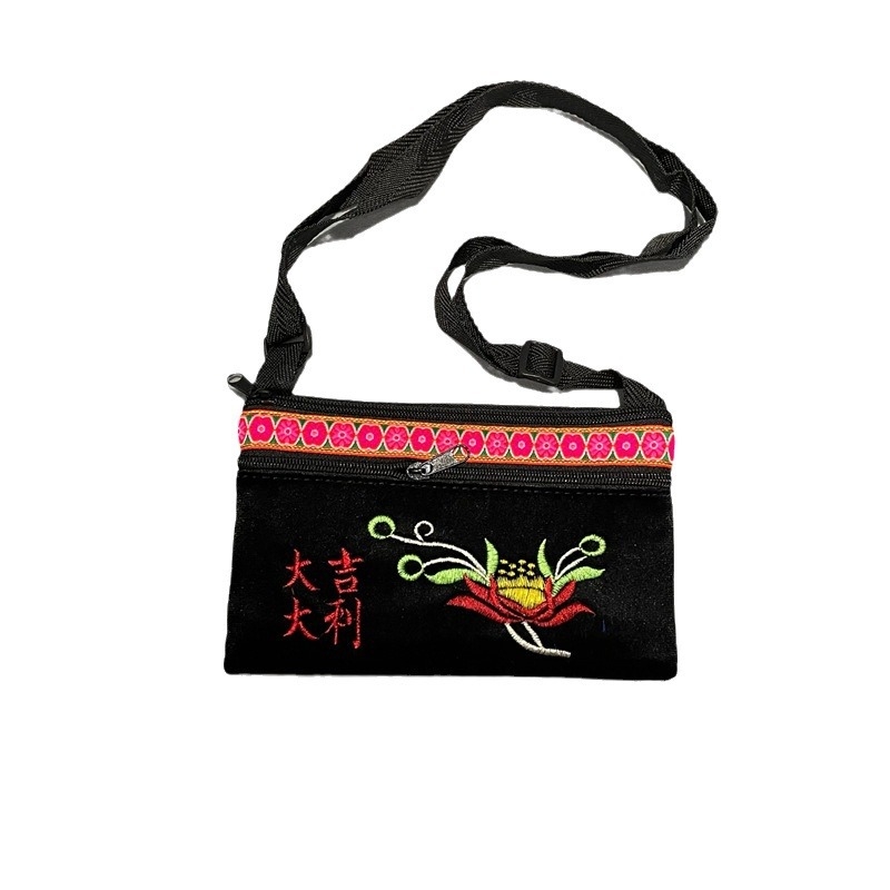 Ženska torba u etno-literarnom stilu, pliš materijal, vodoravnom kvadratnom oblika, zatvaranje na zip, unutarnja džep sa zipom